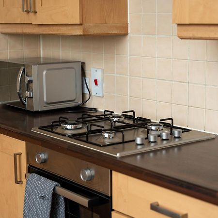 Luxury 2 Bed Apartment - Near Heathrow, Legoland, Windsor Slough Kültér fotó