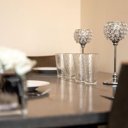 Luxury 2 Bed Apartment - Near Heathrow, Legoland, Windsor Slough Kültér fotó