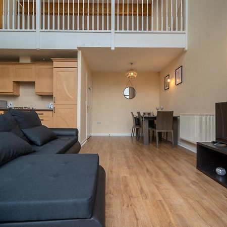 Luxury 2 Bed Apartment - Near Heathrow, Legoland, Windsor Slough Kültér fotó