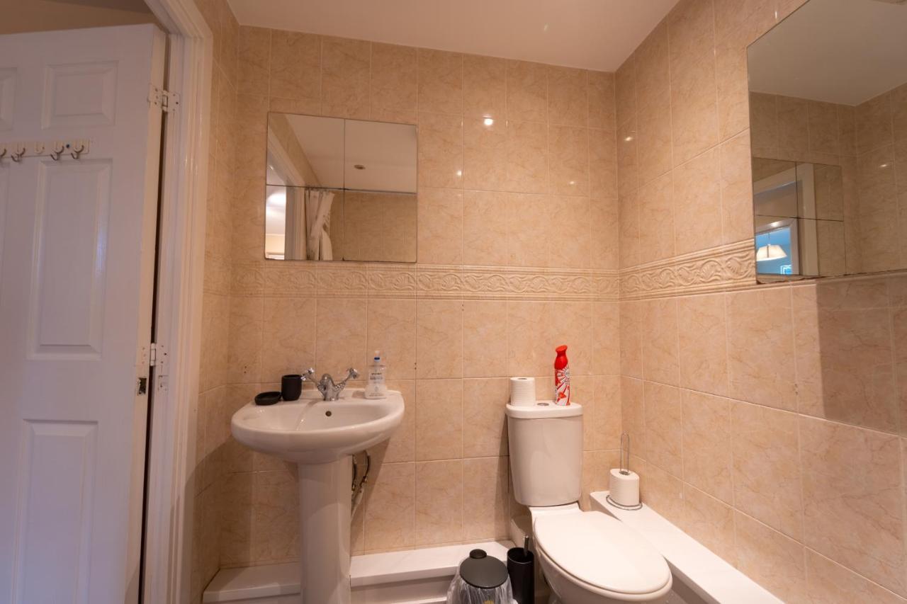 Luxury 2 Bed Apartment - Near Heathrow, Legoland, Windsor Slough Kültér fotó