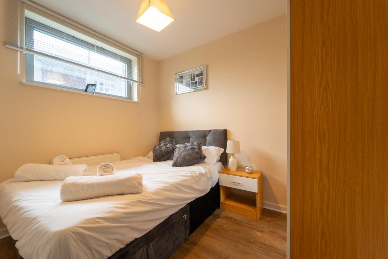 Luxury 2 Bed Apartment - Near Heathrow, Legoland, Windsor Slough Kültér fotó
