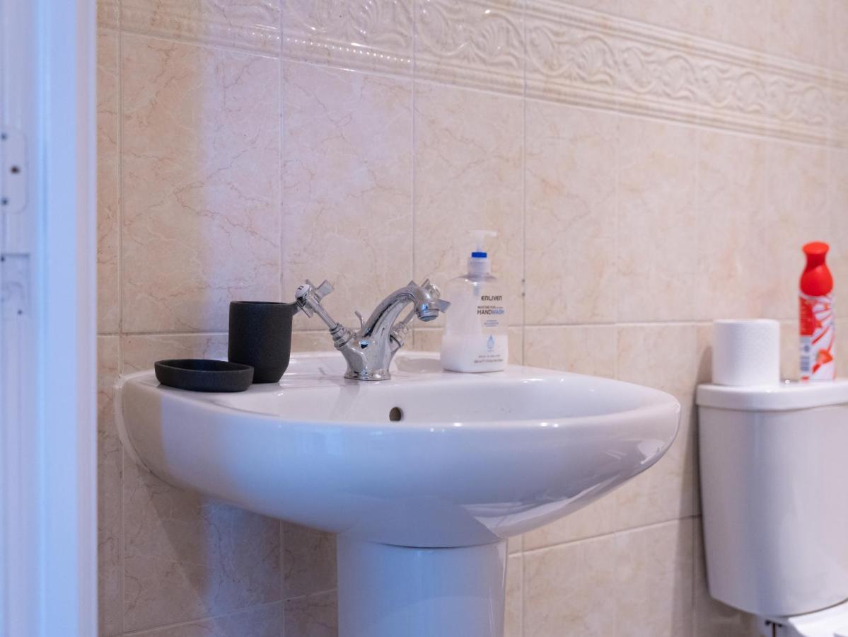 Luxury 2 Bed Apartment - Near Heathrow, Legoland, Windsor Slough Kültér fotó