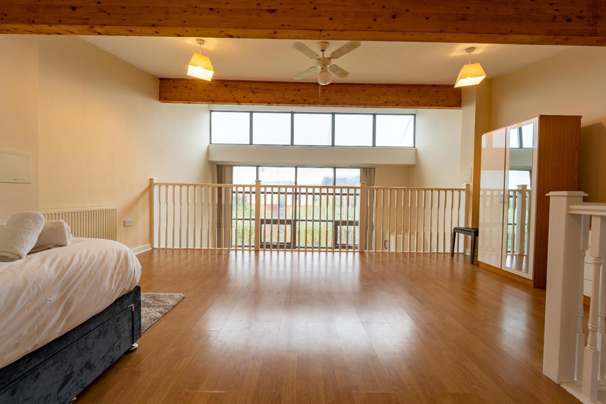 Luxury 2 Bed Apartment - Near Heathrow, Legoland, Windsor Slough Kültér fotó