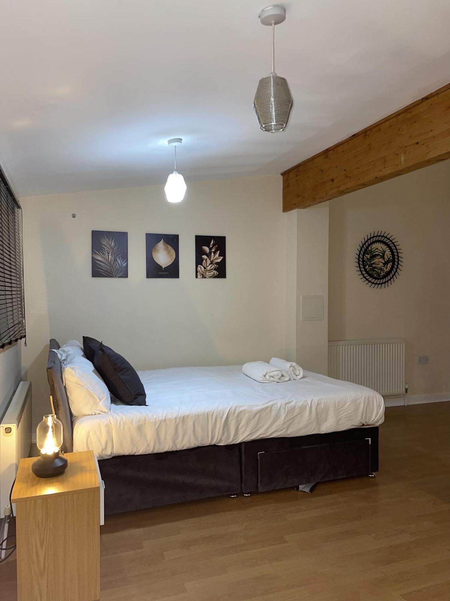 Luxury 2 Bed Apartment - Near Heathrow, Legoland, Windsor Slough Kültér fotó